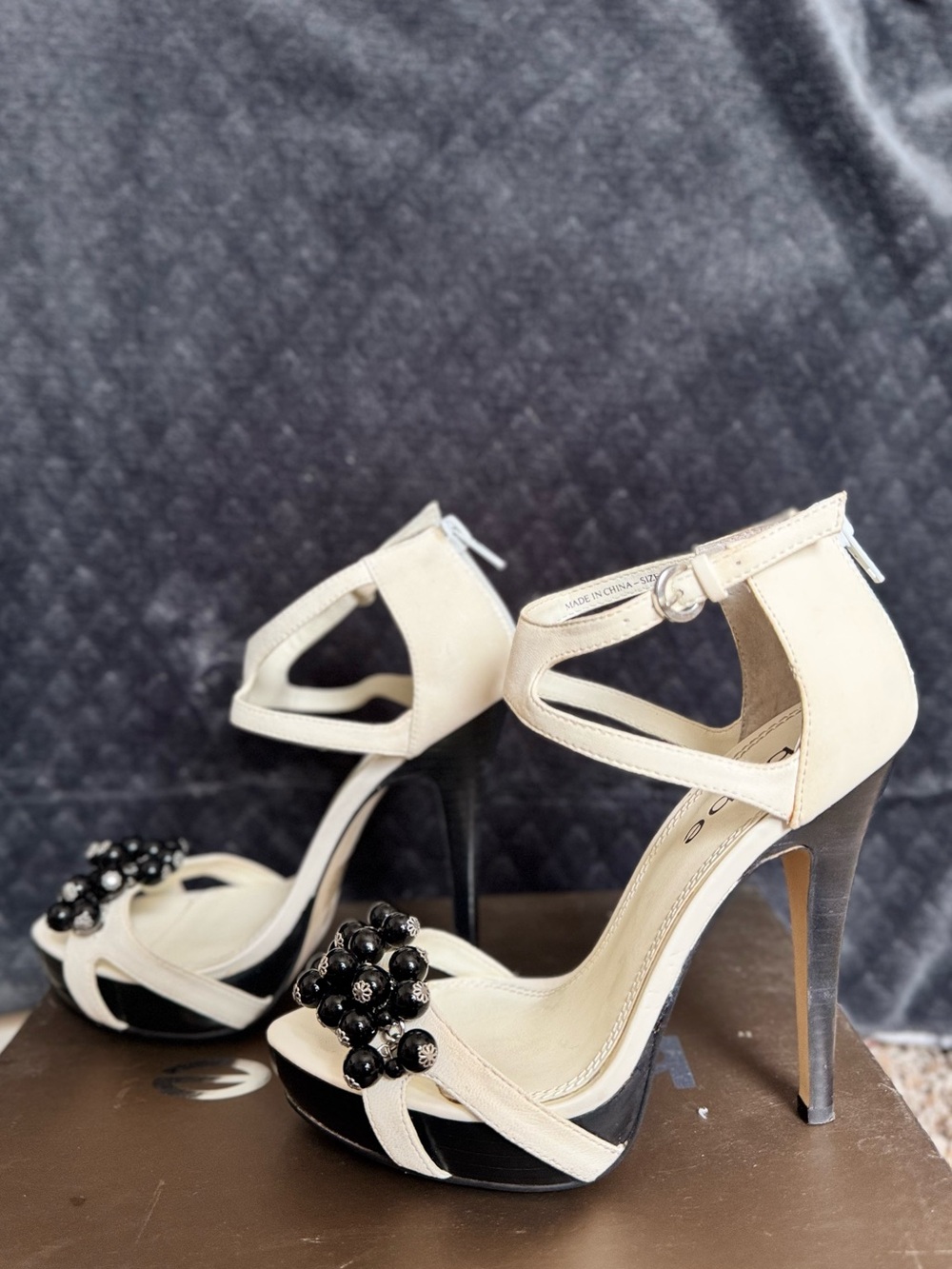 bebe White Platform Sandals with Black Beaded Detail Size 6